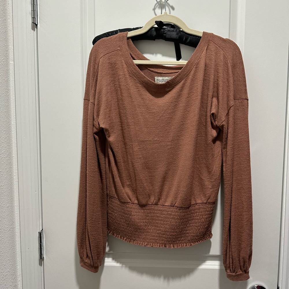 Super soft off the shoulder Abercrombie top